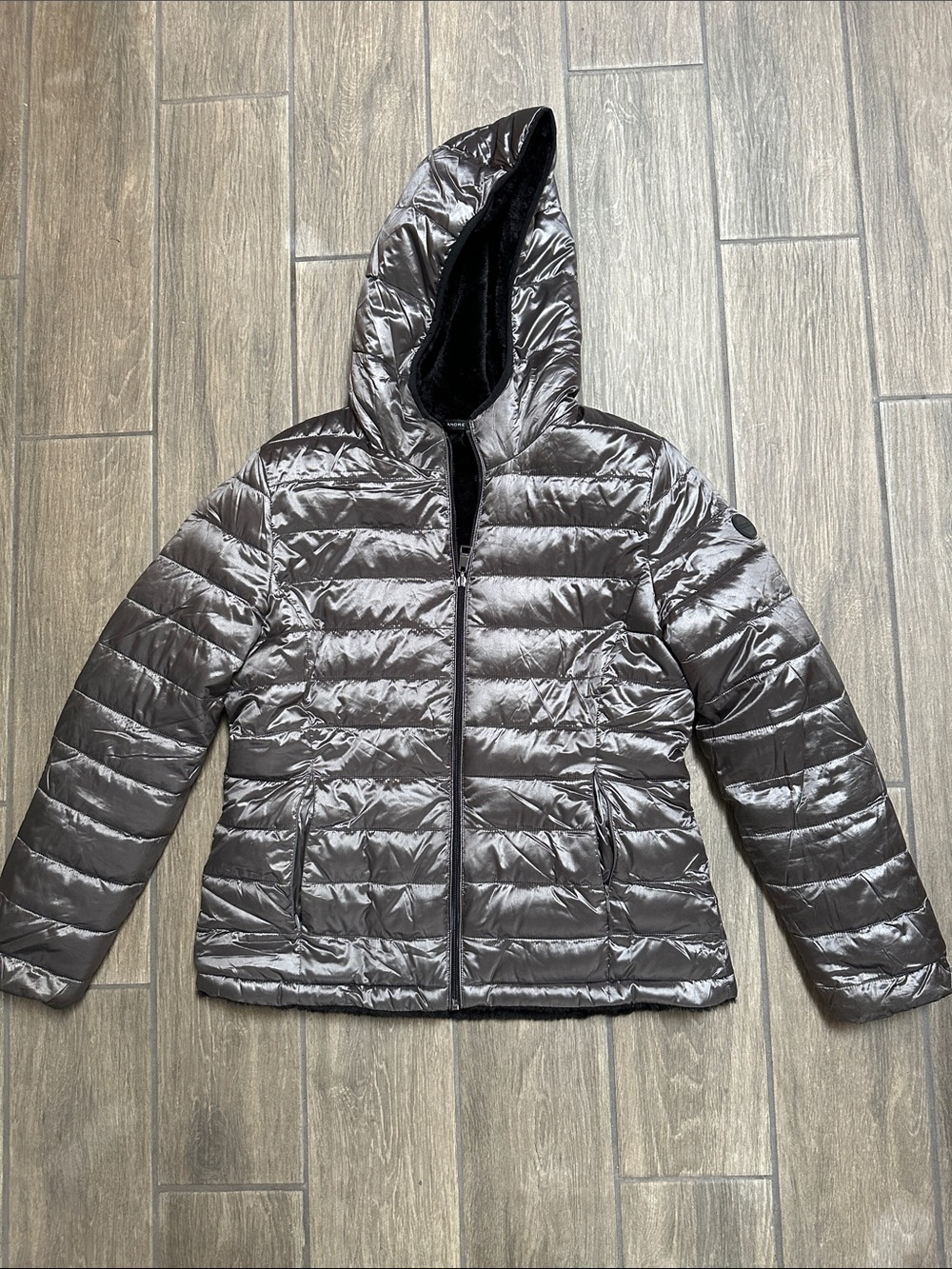 Andrew Marc fully reversible women’s puffer jacket. Size M. Silver & Black.
